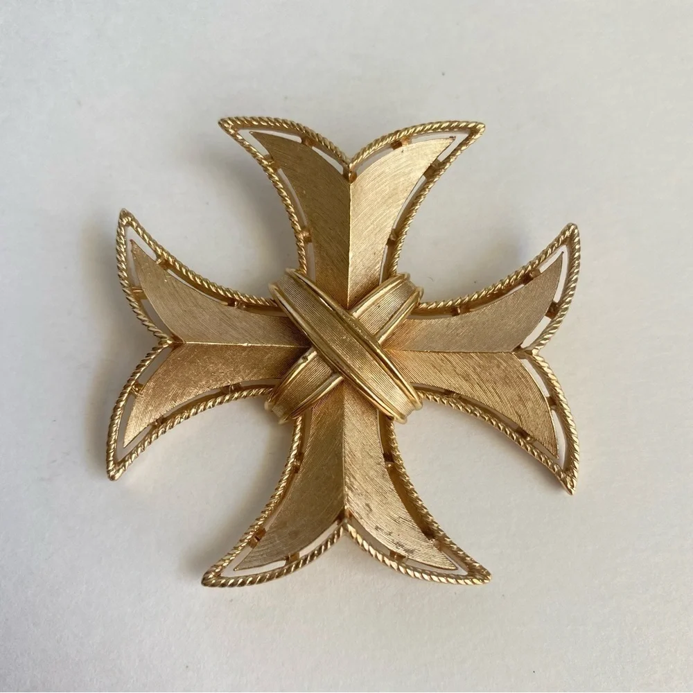 Crown Trifari Maltese Cross Brooch Textured Gold Tone Estate Piece 1960s Vintage
